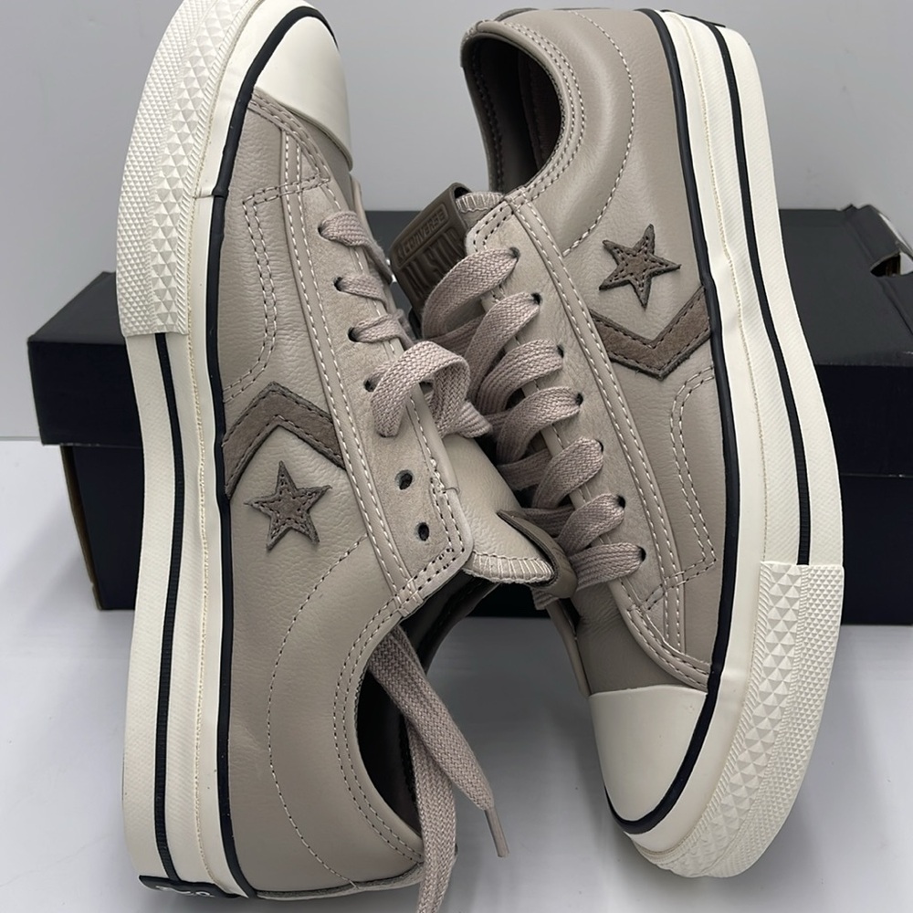 Converse Men’s STAR PLAYER 76 OX
PAPYRUS/CLASSIC TAUPE/EGRET A12405C Leat… - Picture 10 of 16